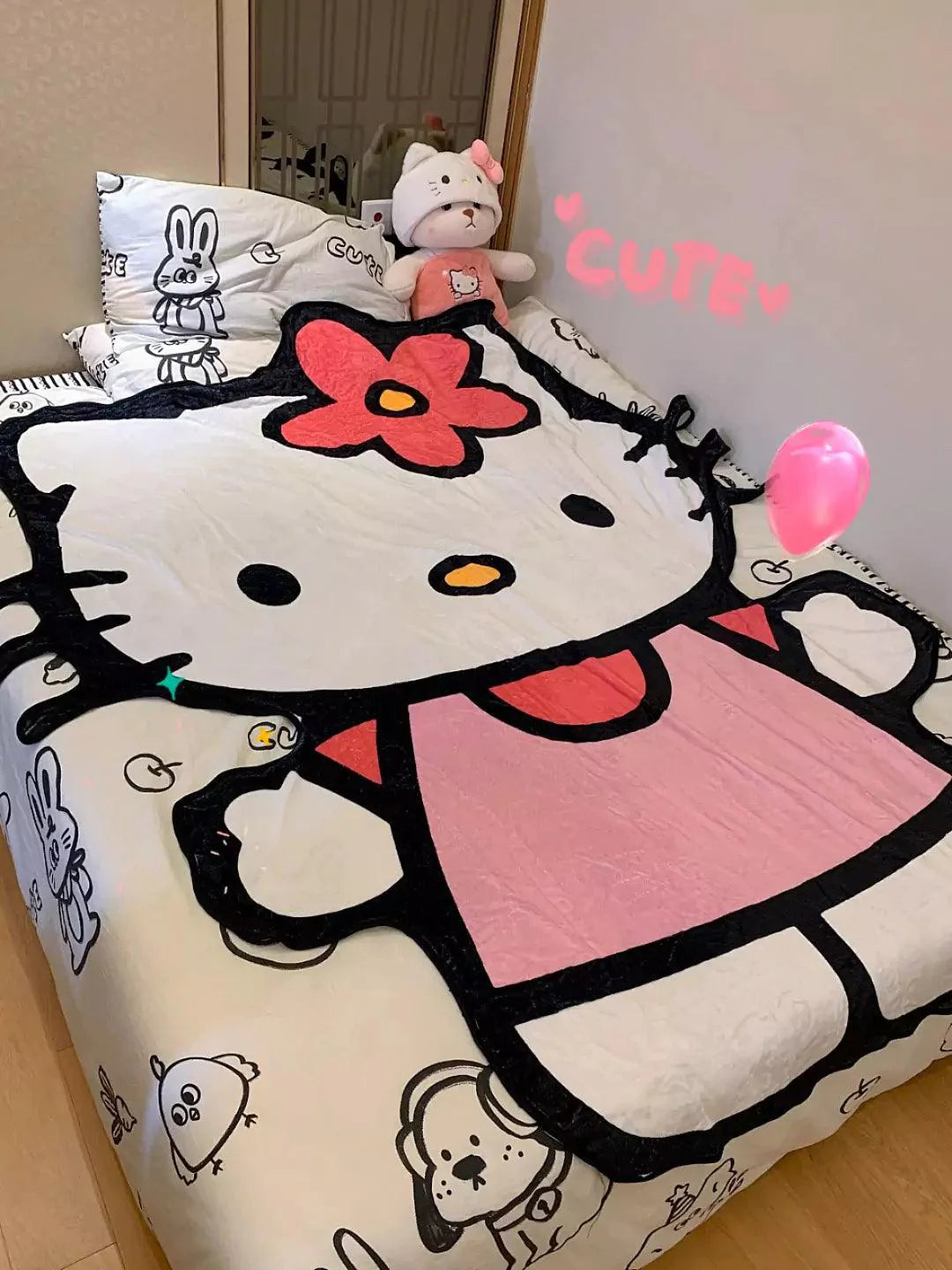 Hello Kitty Figure Blanket