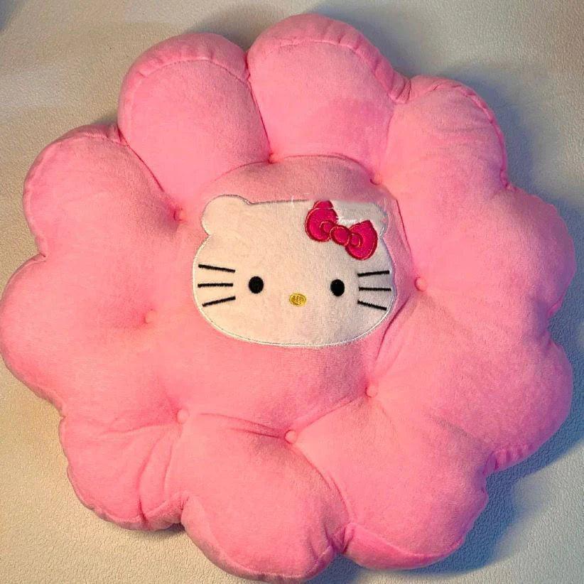 Hello Kitty Heart Round Cushion